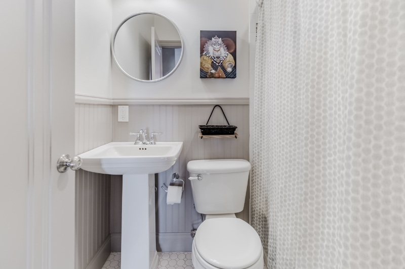 915 Stewart Dr - Photo 7 of 19