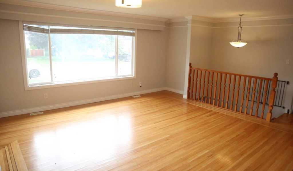 10976 Partridge Crescent - Photo 3 of 18