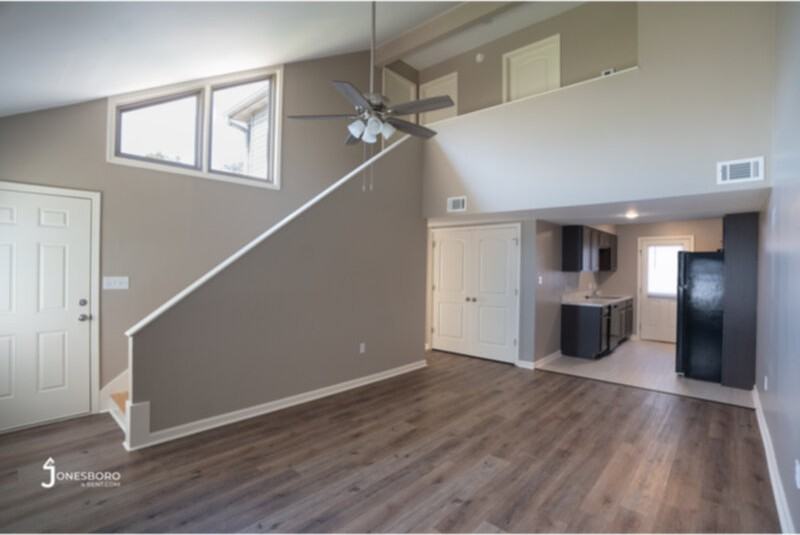 3723 Lakeview Cv - Photo 2 of 16