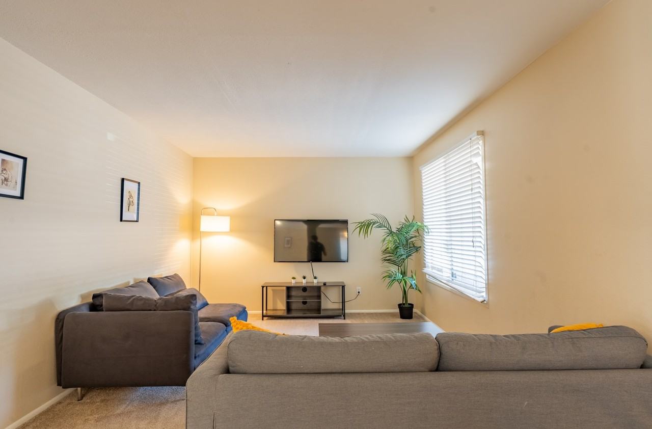 1047 E Alameda Dr #NA - Photo 5 of 35