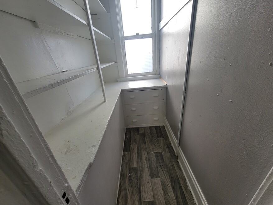 108 W Keefe Ave - Photo 2 of 11
