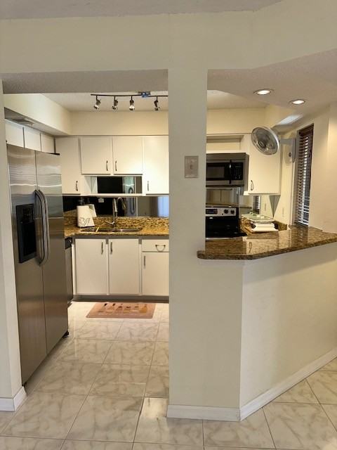 19505 Quesada Avenue - Photo 3 of 24