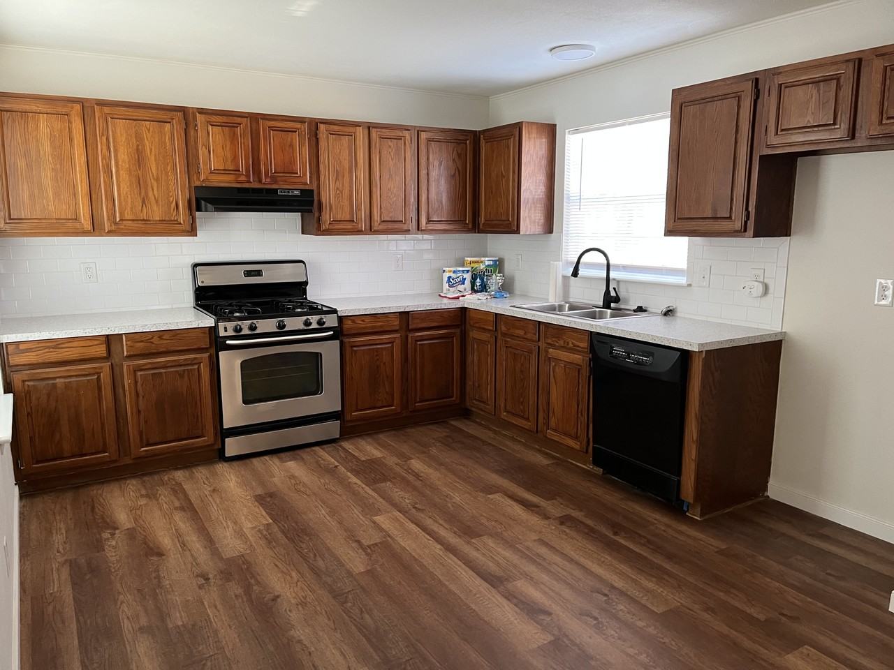 401 E 10th St #NA - Photo 3 of 16