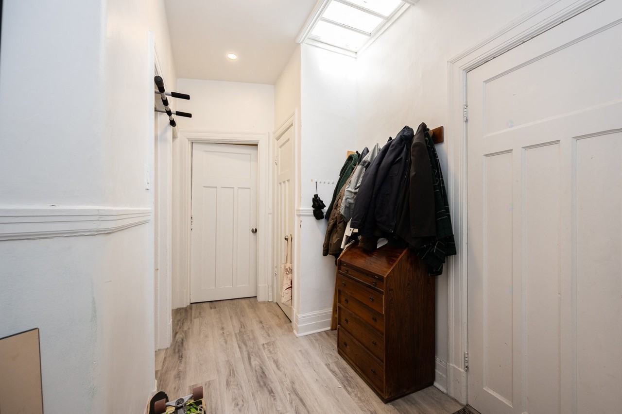 1892 Rue Notre-Dame Ouest - Photo 2 of 15