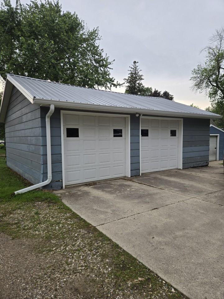 207 E 4th St #NA - Photo 2 of 19