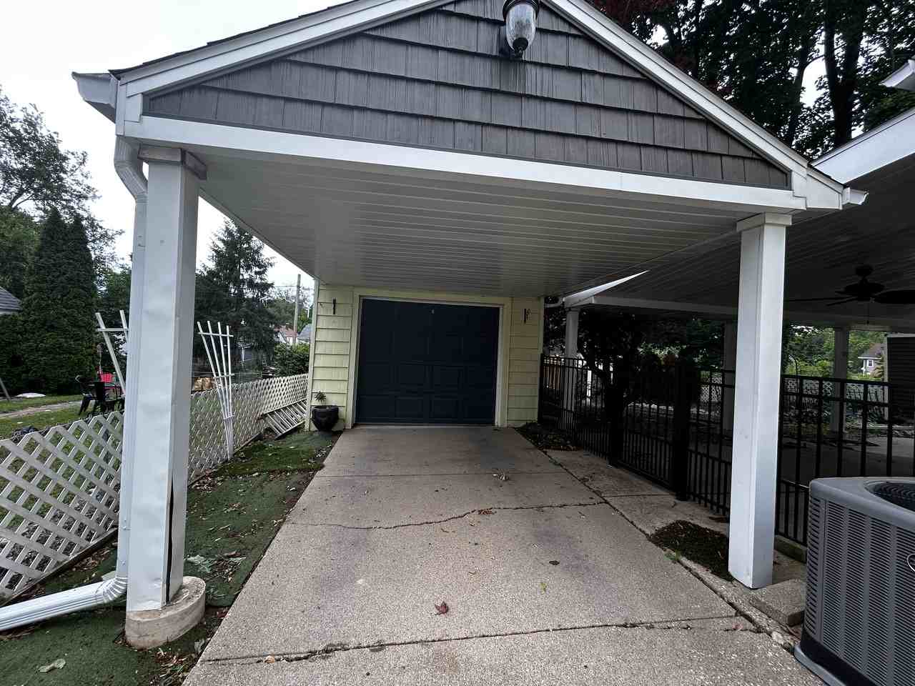 1006 East Seneca Place - Photo 2 of 40