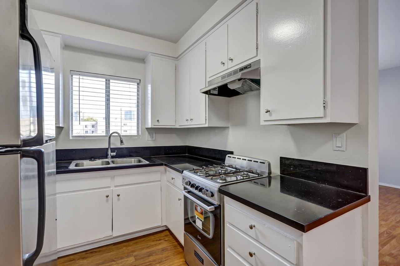 Lia @ LA Live - Photo 4 of 5