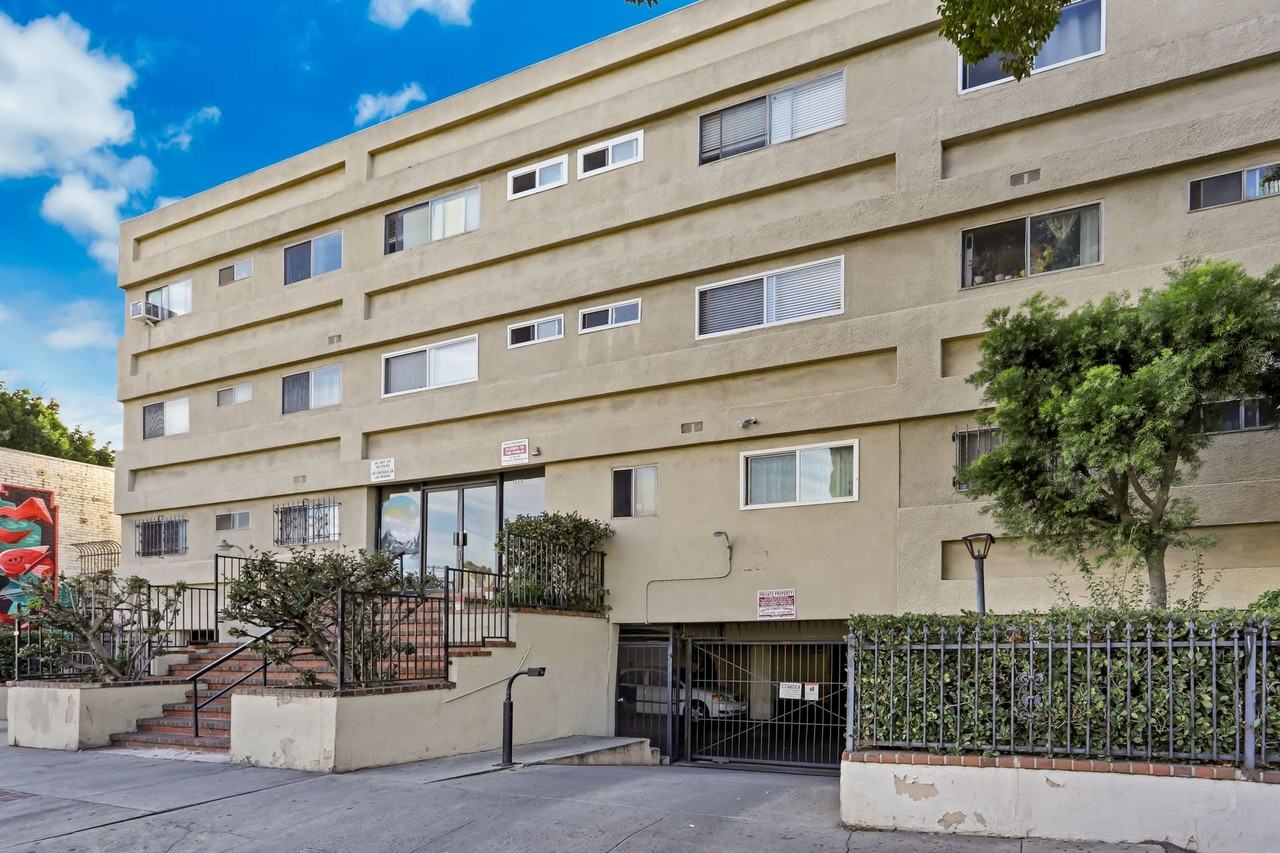 Lia @ LA Live - Photo 5 of 5