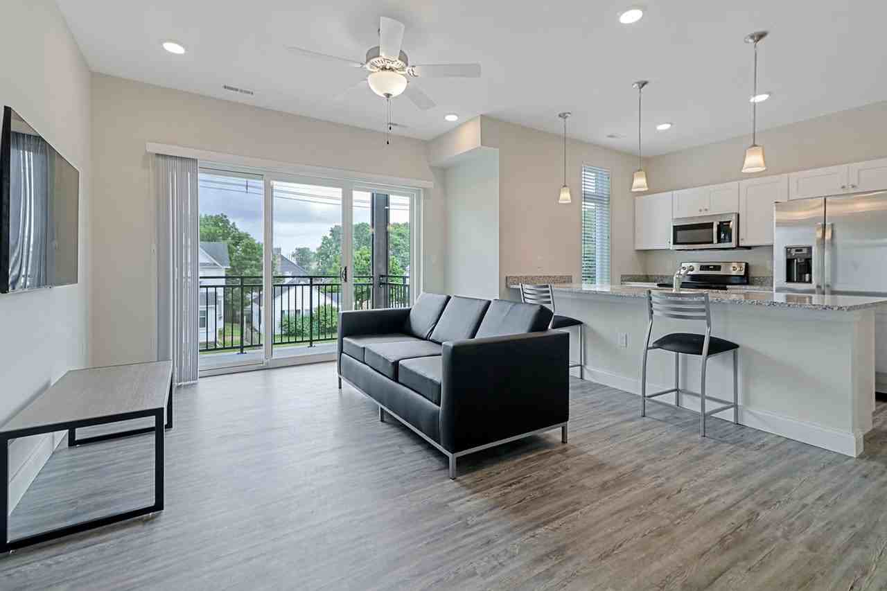 611 S State St - Photo 7 of 39