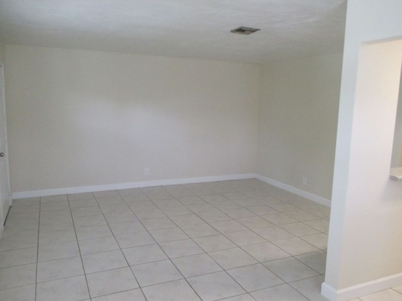 Royal Palm Apartments of Hollywood - Photo 3 of 10