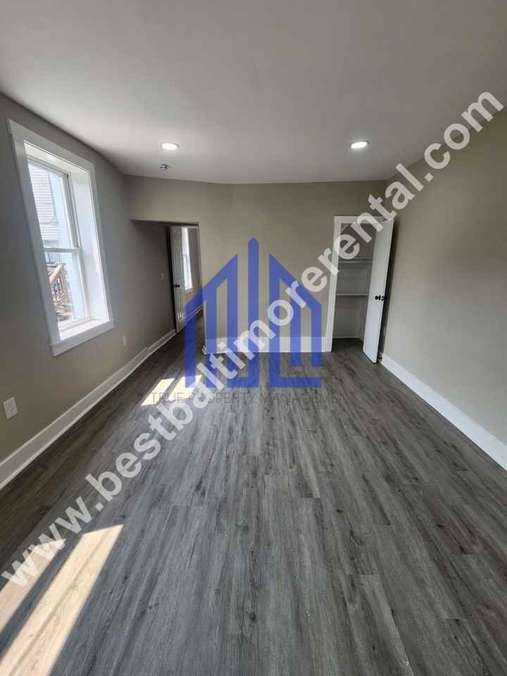 1523 W Lexington St - Photo 7 of 14