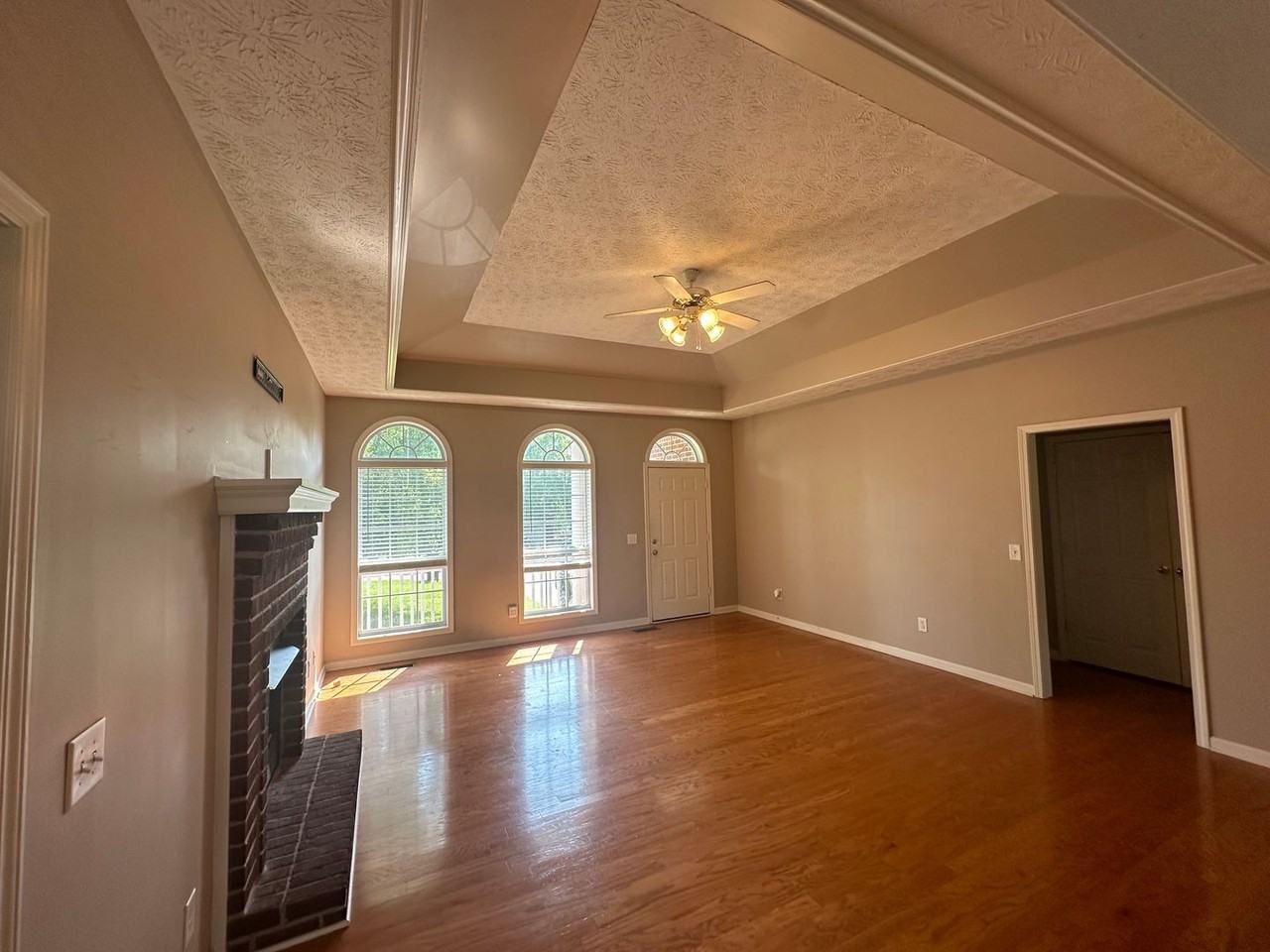 3222 Briarhill Ct - Photo 4 of 21