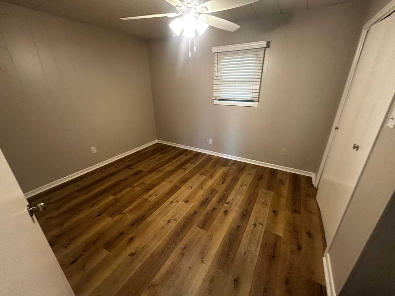 902 1/2 S Jefferson Dr - Photo 4 of 10