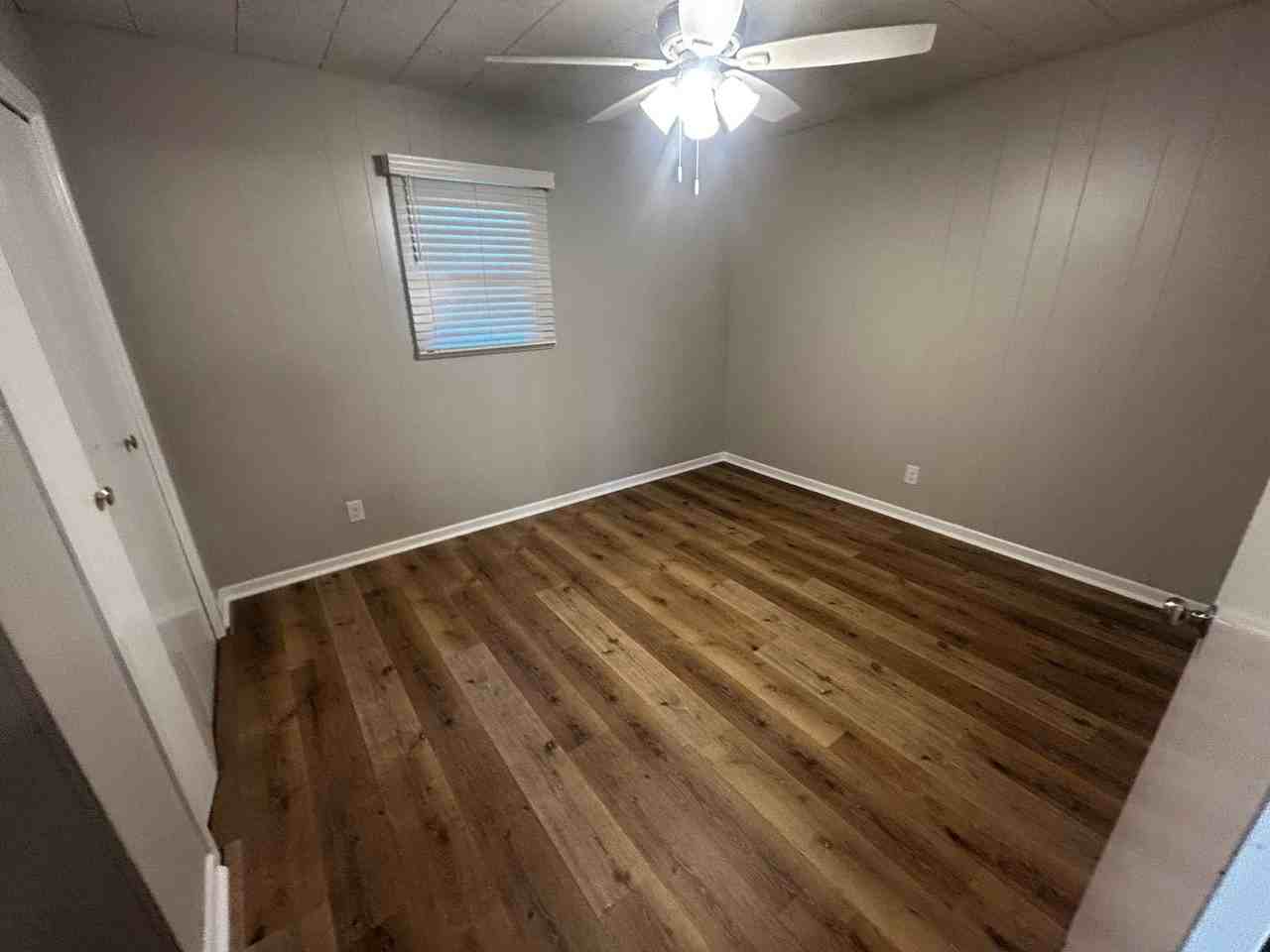 902 1/2 S Jefferson Dr - Photo 5 of 10