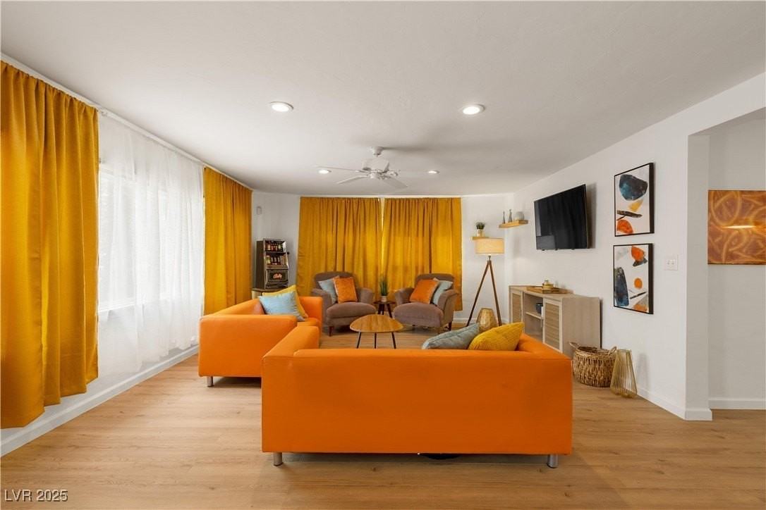 1013 Francis Ave - Photo 2 of 31