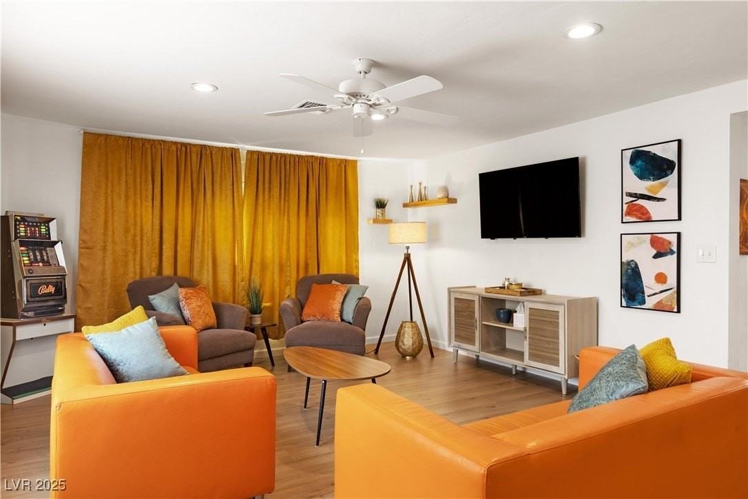 1013 Francis Ave - Photo 3 of 31