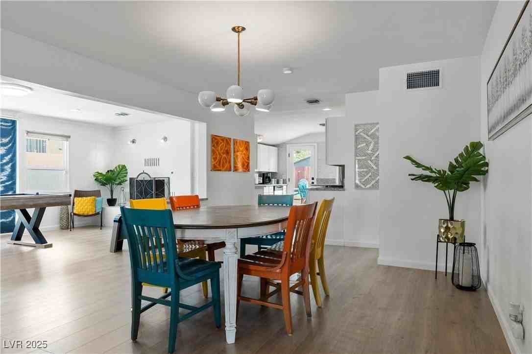 1013 Francis Ave - Photo 6 of 31