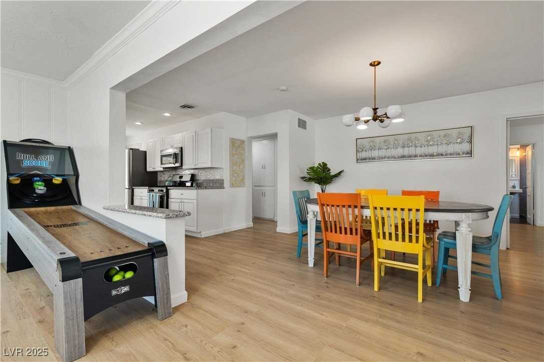 1013 Francis Ave - Photo 7 of 31