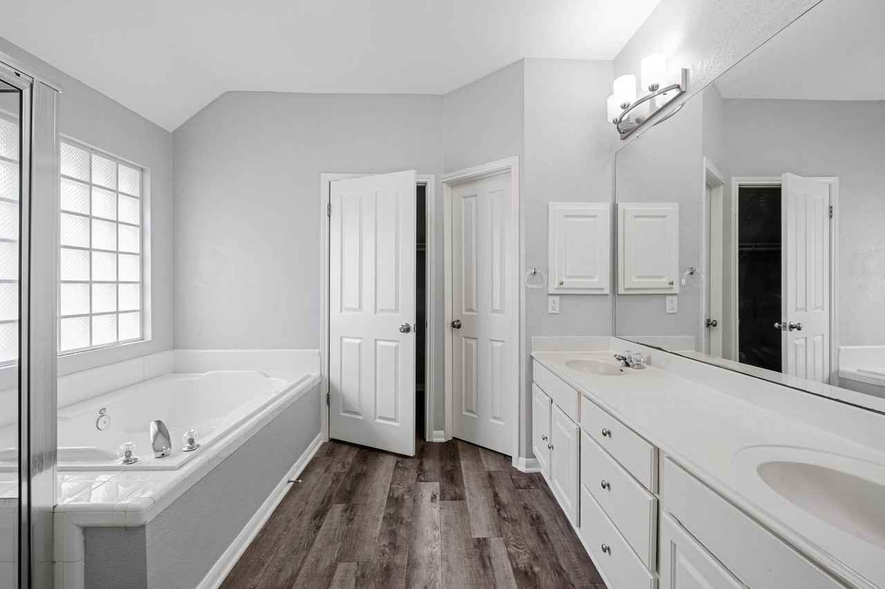 13556 Anarosa Loop - Photo 3 of 37