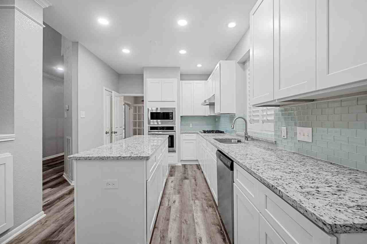 13556 Anarosa Loop - Photo 7 of 37