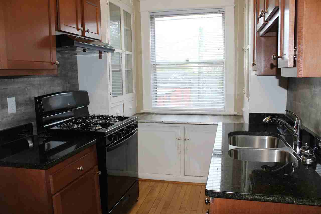 283-289 Bates Avenue - Photo 4 of 28