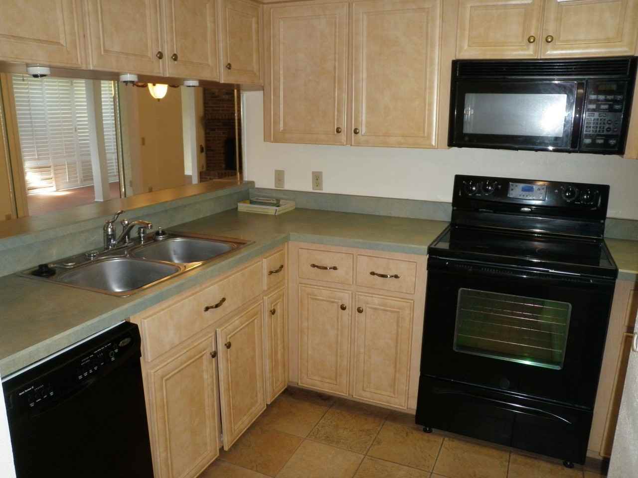 333 Golfside Cv - Photo 2 of 12