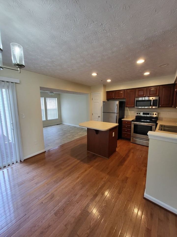 115 Truman St - Photo 2 of 49