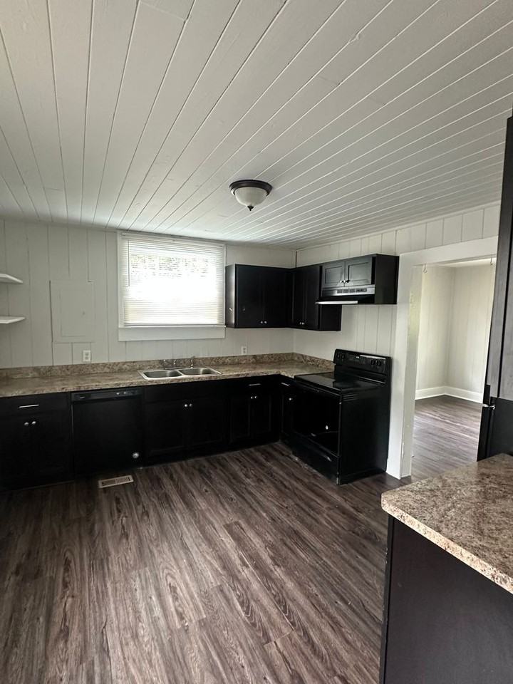 6015 Mitchell St - Photo 3 of 8