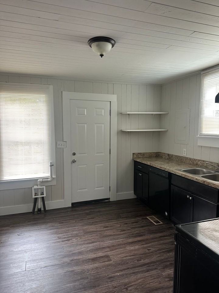 6015 Mitchell St - Photo 4 of 8