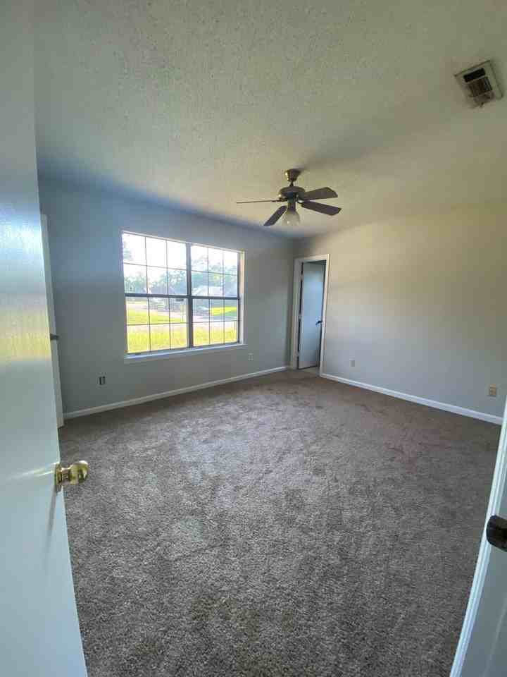 822 Lost Grove Ln - Photo 3 of 10