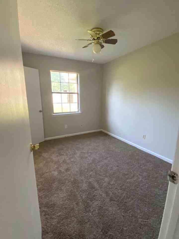 822 Lost Grove Ln - Photo 6 of 10