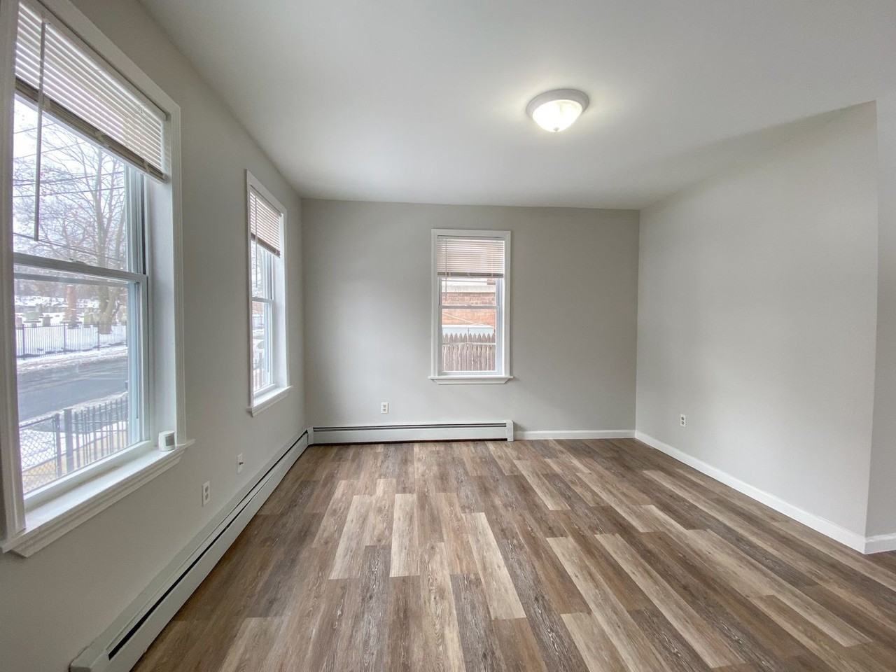 158 Ward St - Photo 4 of 31