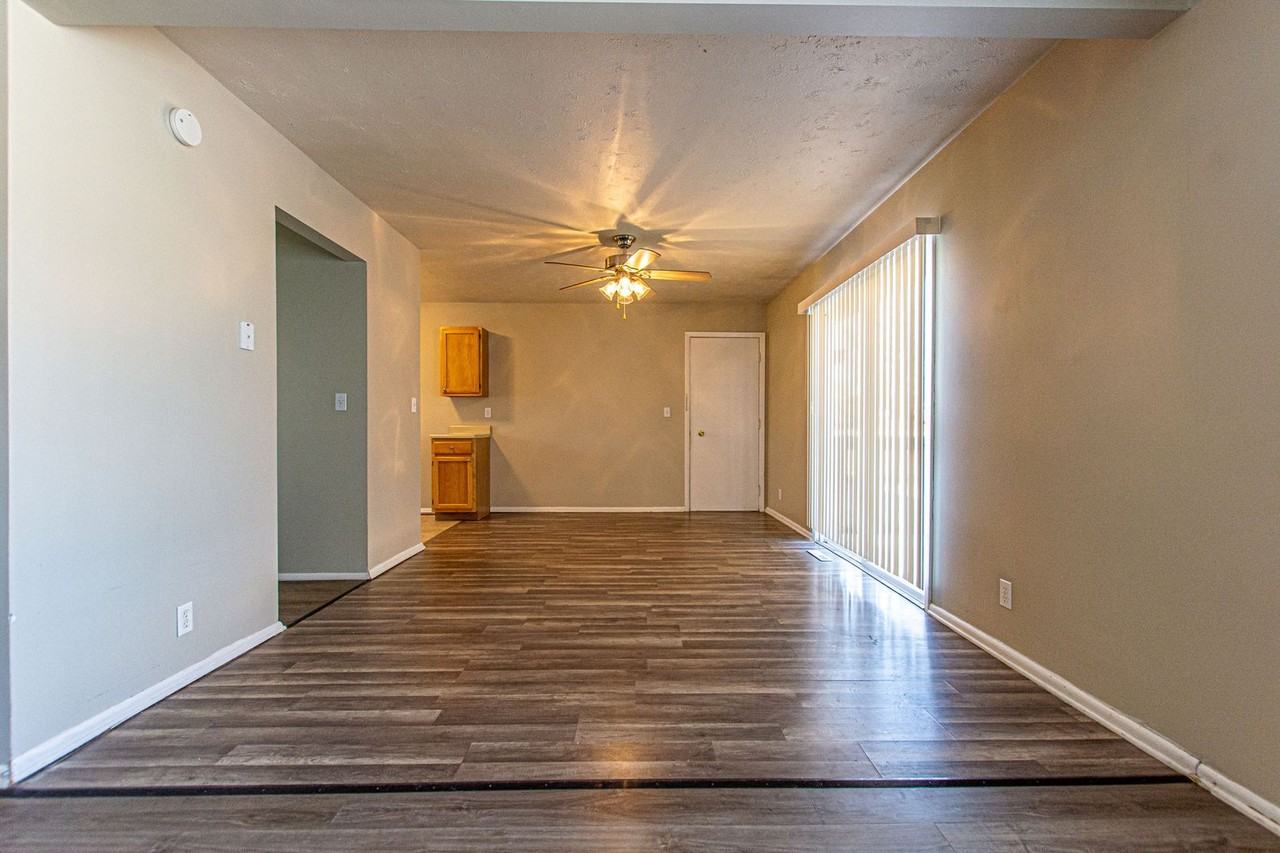 11824 Elm St - Photo 3 of 15