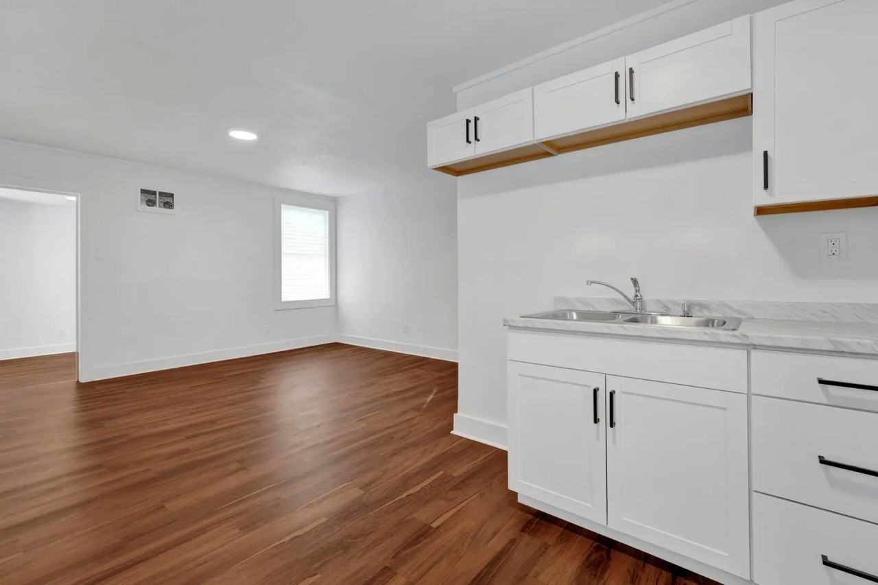 3156 Powell Ave - Photo 2 of 3