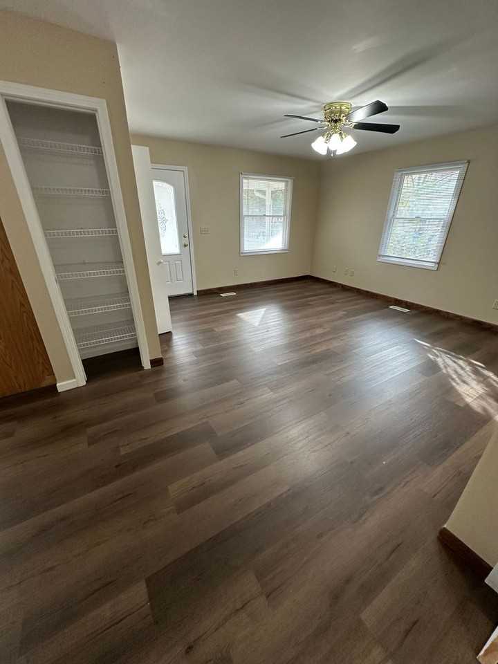 116 E 6th St - Photo 2 of 11