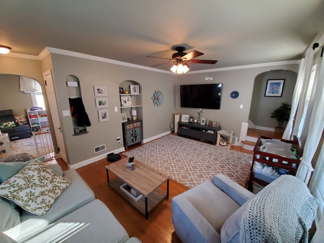 4248 S Pine Ave - Photo 4 of 21