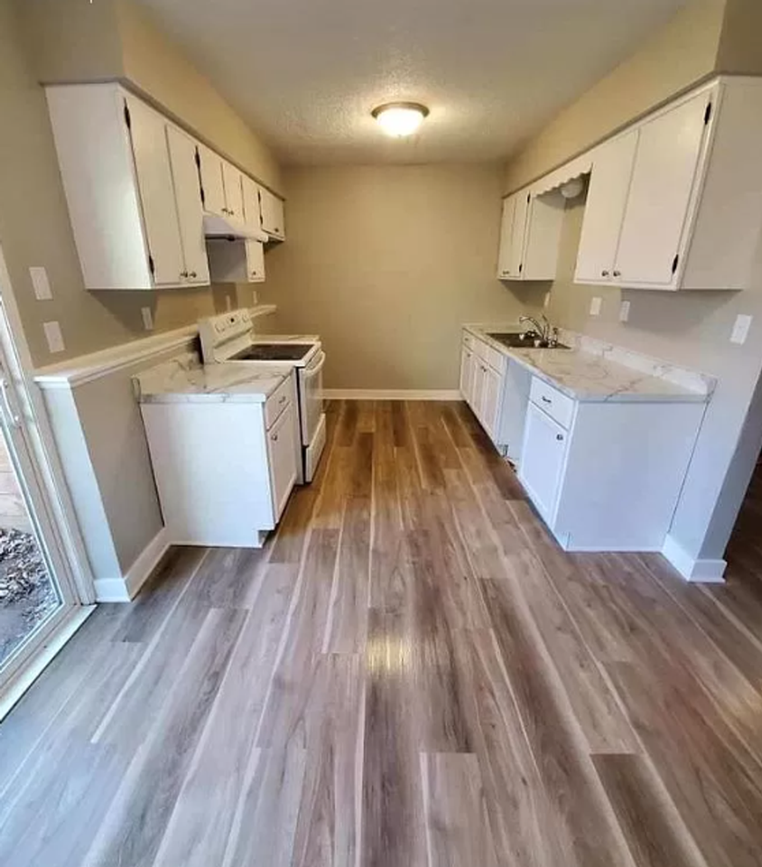 3611 E 41st St - Photo 2 of 20