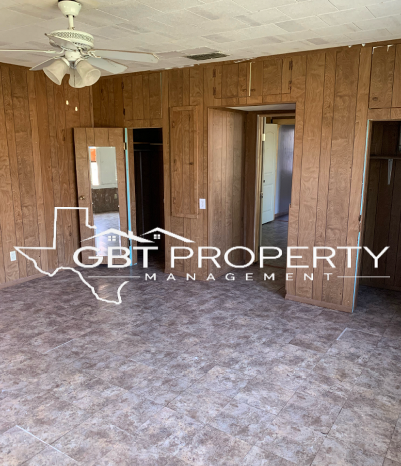 224 W 7th St - Photo 2 of 5