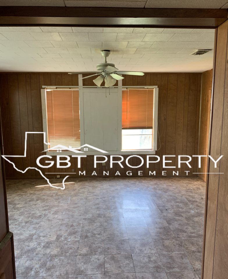 224 W 7th St - Photo 3 of 5