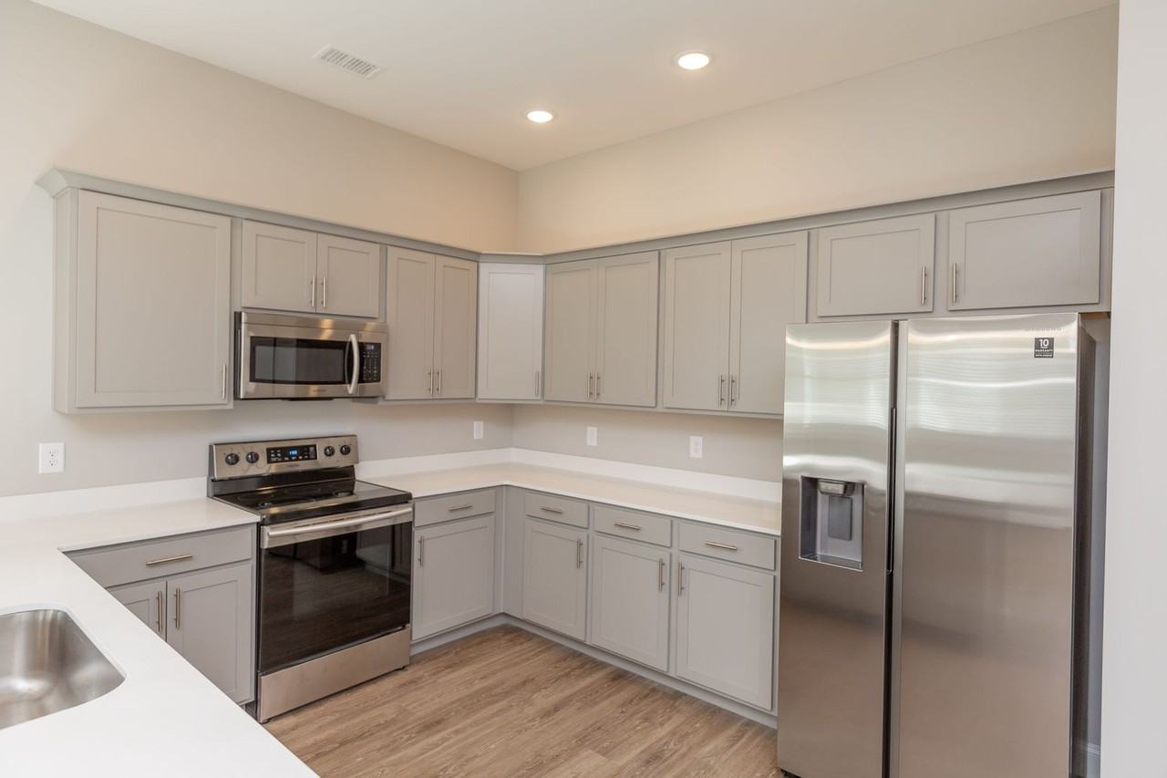 4731 Stunner Ln - Photo 6 of 24