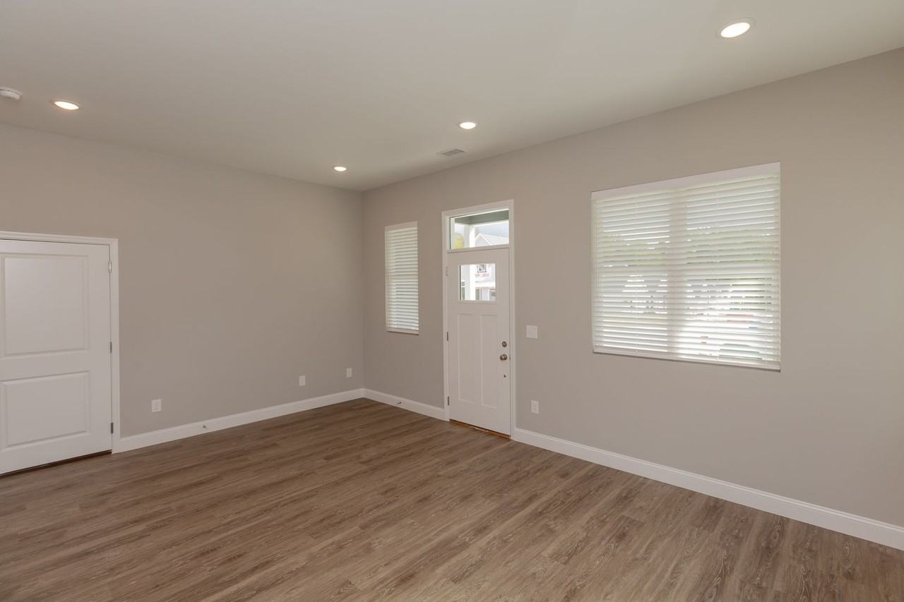 4731 Stunner Ln - Photo 4 of 24