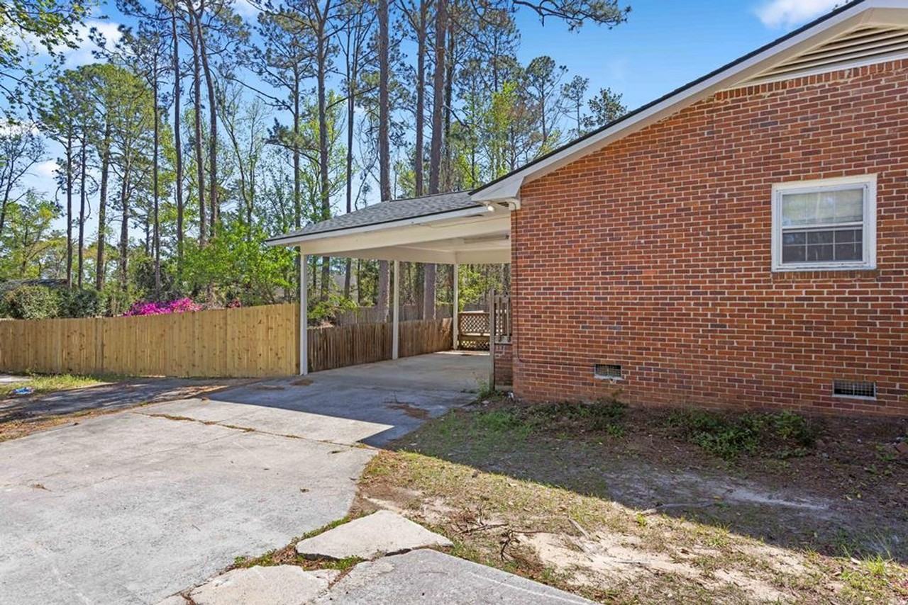 2205 Gornto Rd - Photo 2 of 27