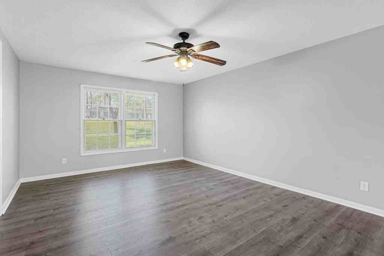 2205 Gornto Rd - Photo 6 of 27