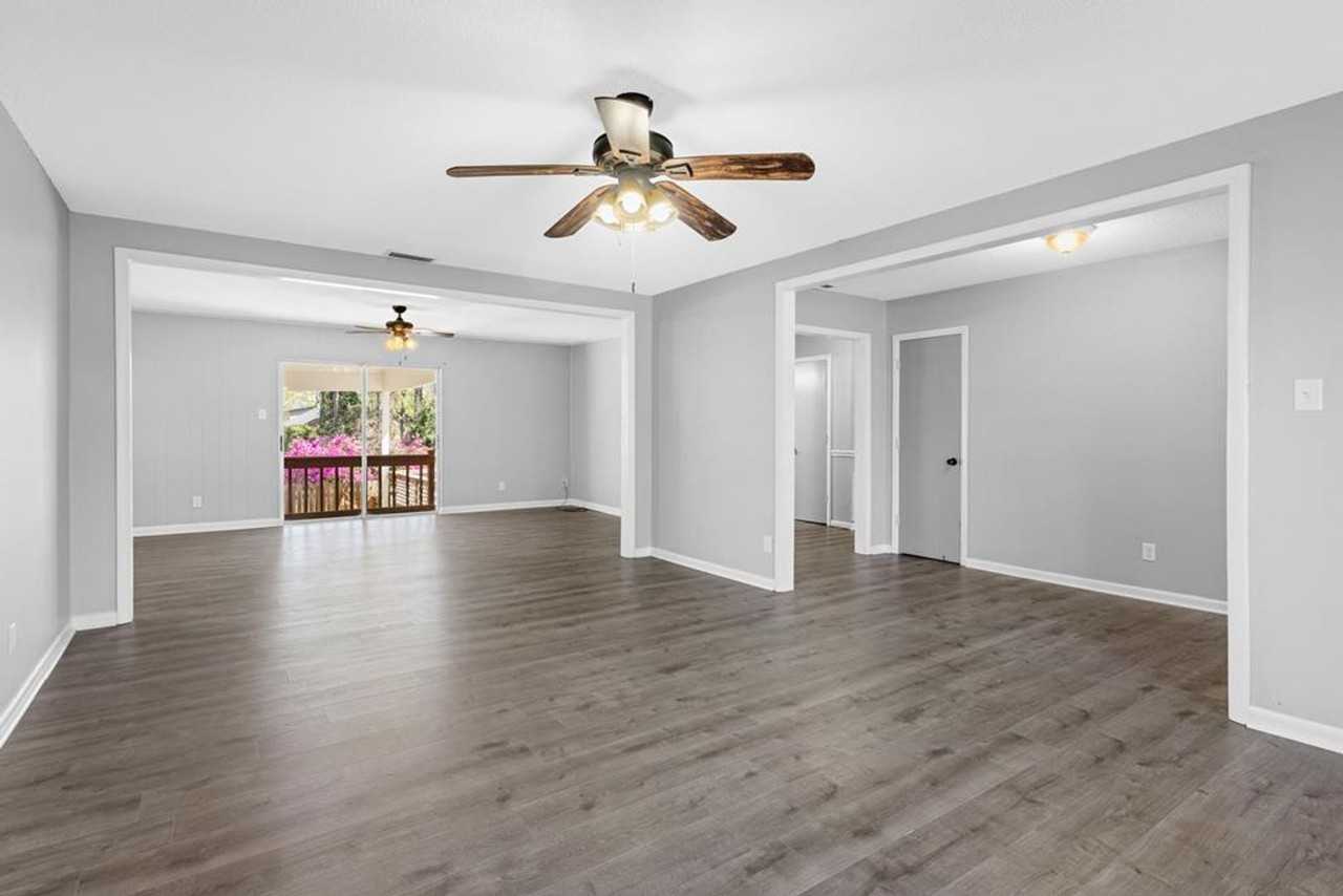 2205 Gornto Rd - Photo 7 of 27