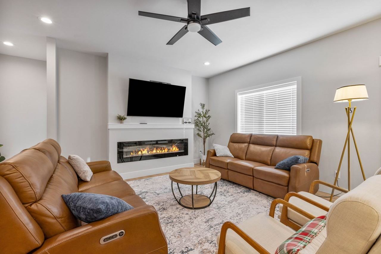 621 Jeanine Dr - Photo 3 of 38