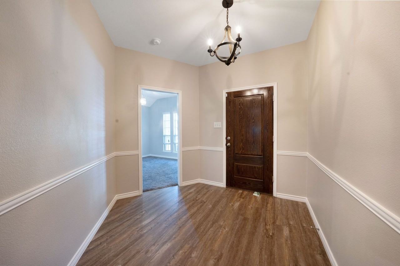 2920 Colorado Dr - Photo 3 of 30