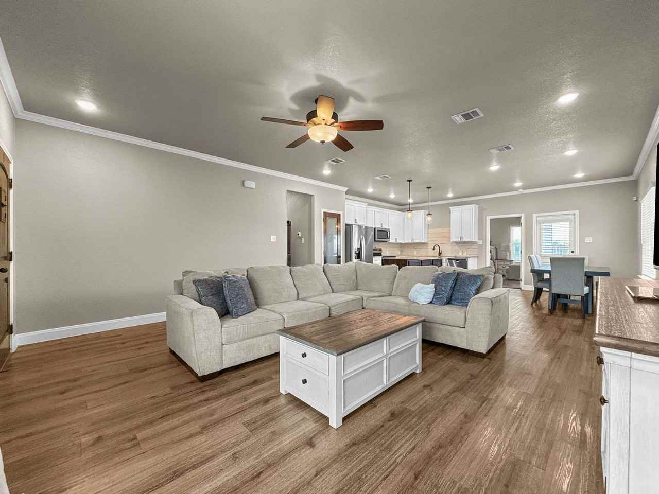 1606 Black Kettle Trl - Photo 2 of 16