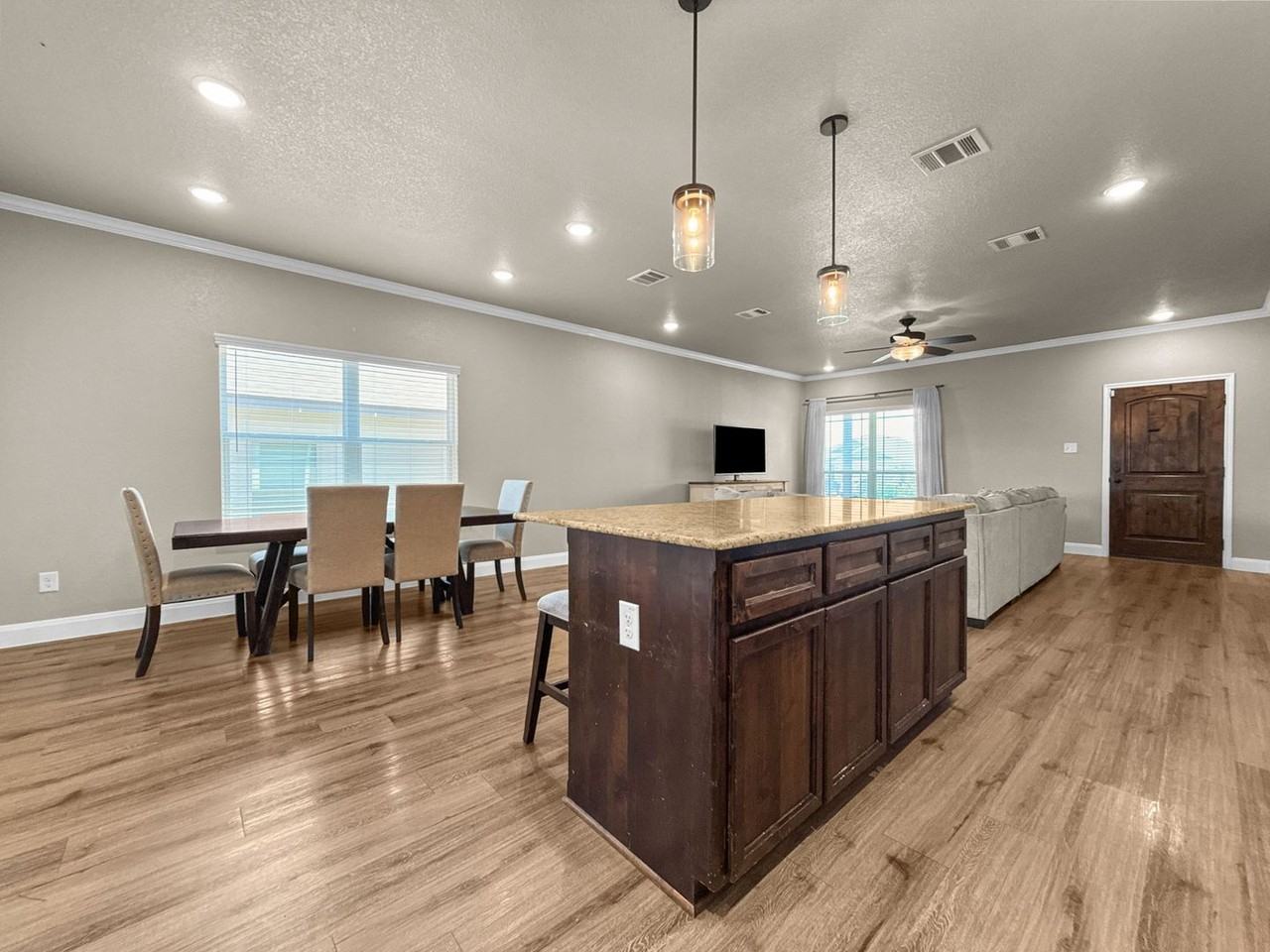 1606 Black Kettle Trl - Photo 4 of 16