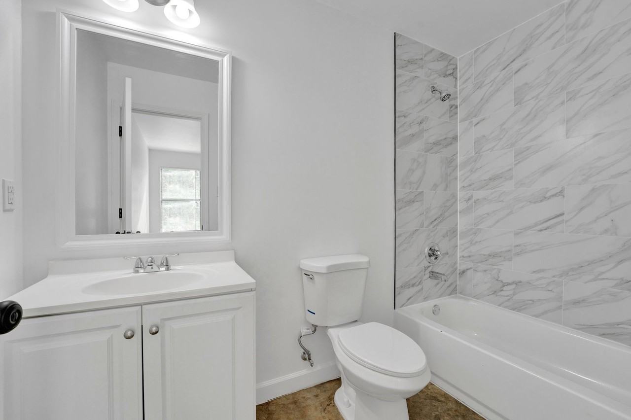 1648 Gill Ave - Photo 3 of 4