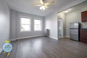 featured image of 6930 N Greenview Ave #508